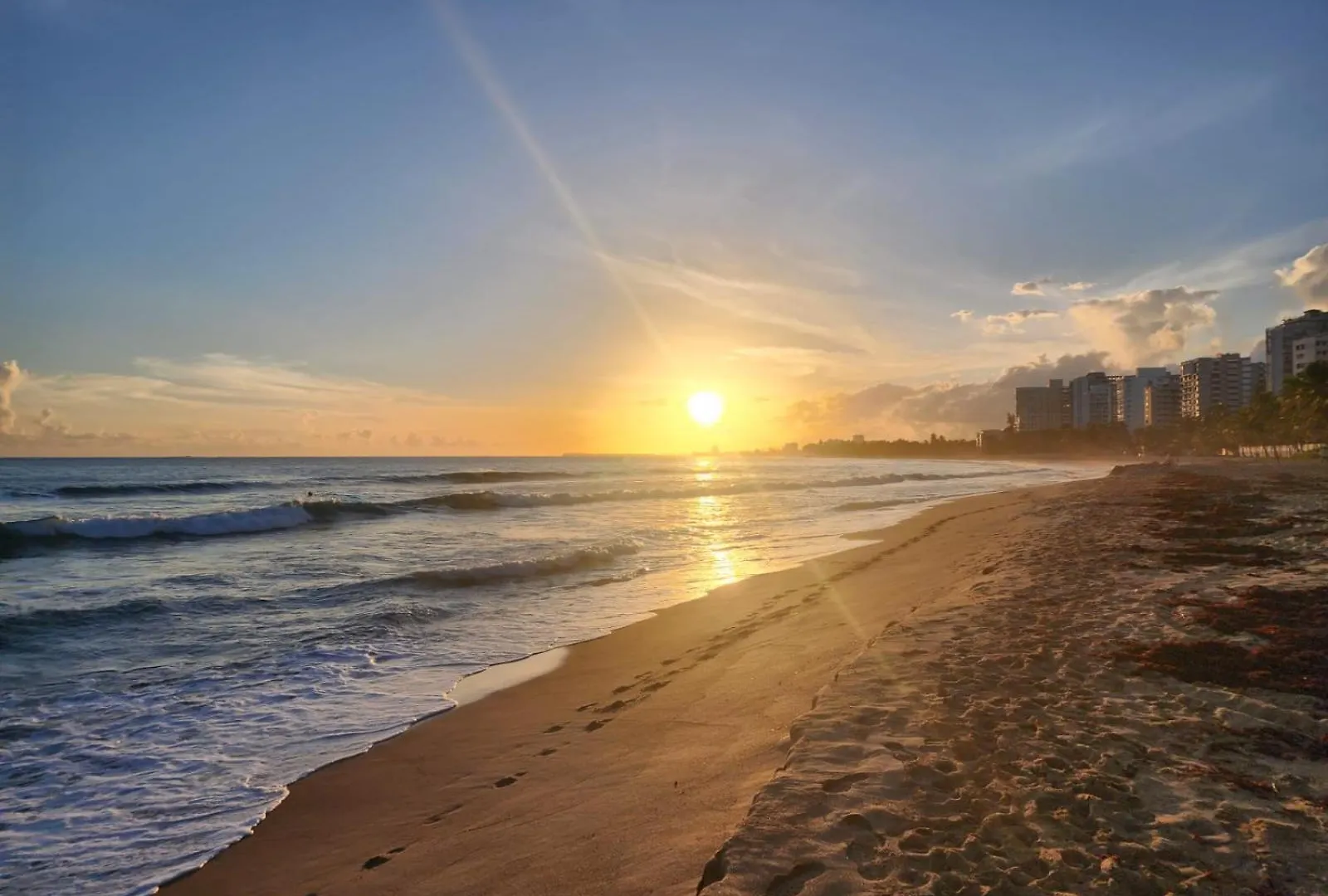Luxurious Beachside 3-Br Apt San Juan