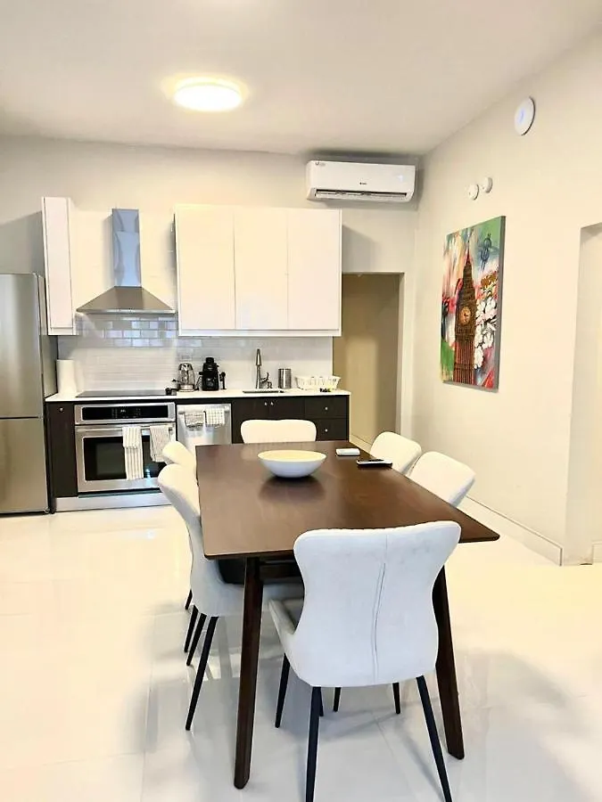 Luxurious Beachside 3-Br Apt San Juan Apartment