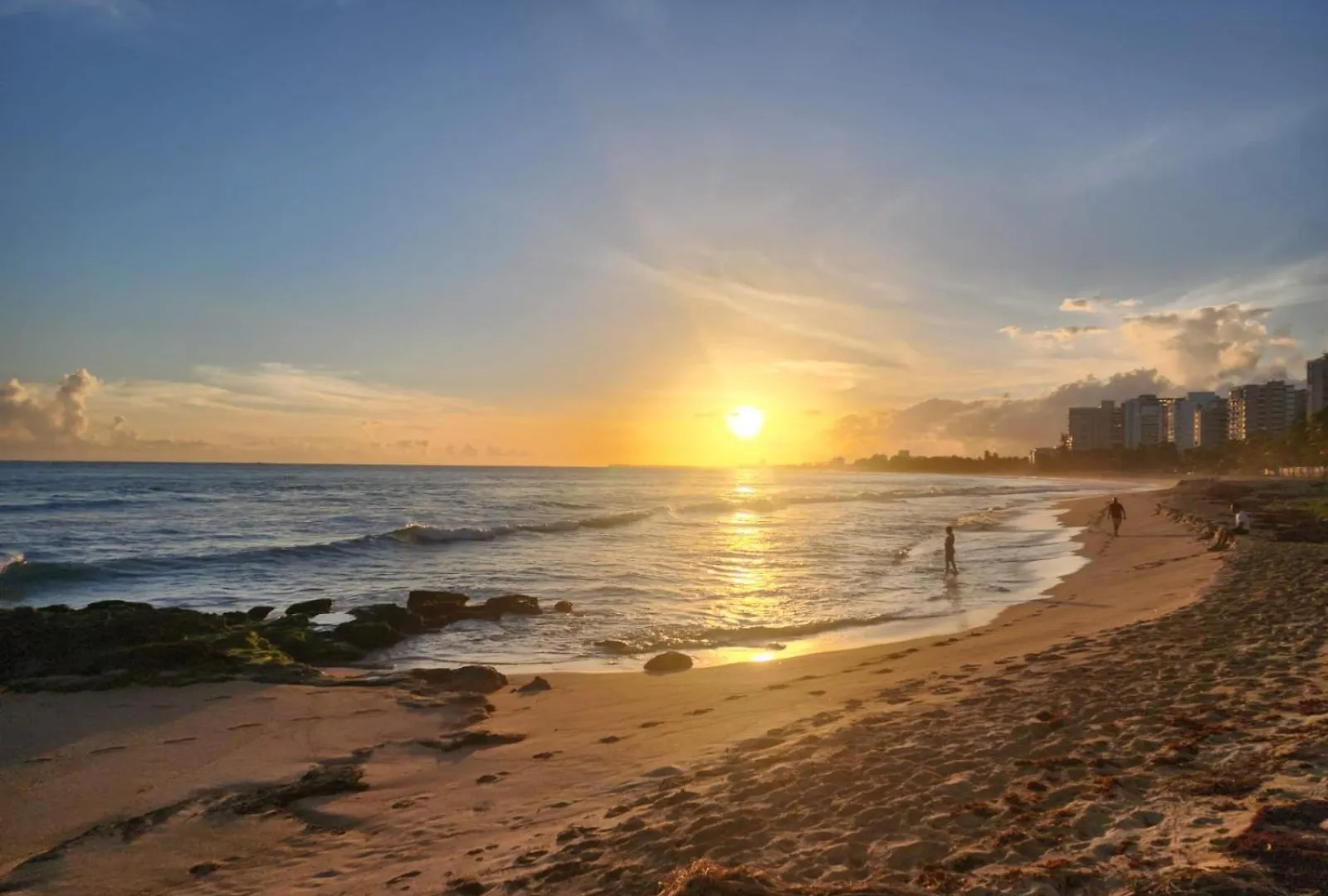 Luxurious Beachside 3-Br Apt San Juan Apartment