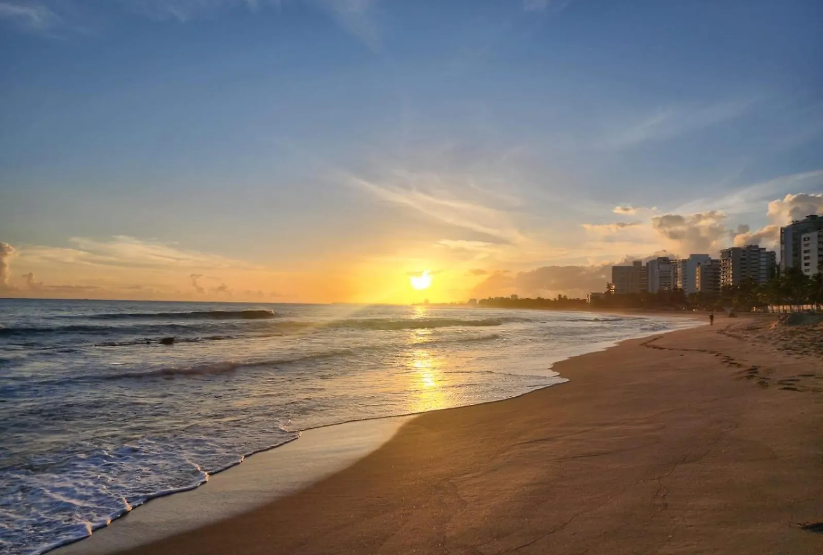 Luxurious Beachside 3-Br Apt San Juan